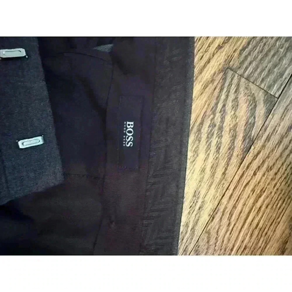 Hugo Boss dress  Pants, 32x32 - Picture 4 of 4